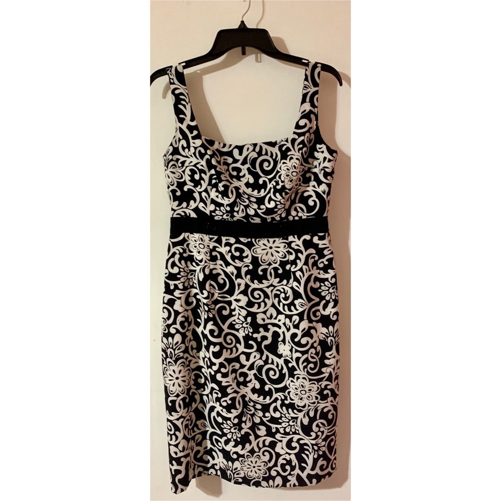 Nice black & white dress never worn.
